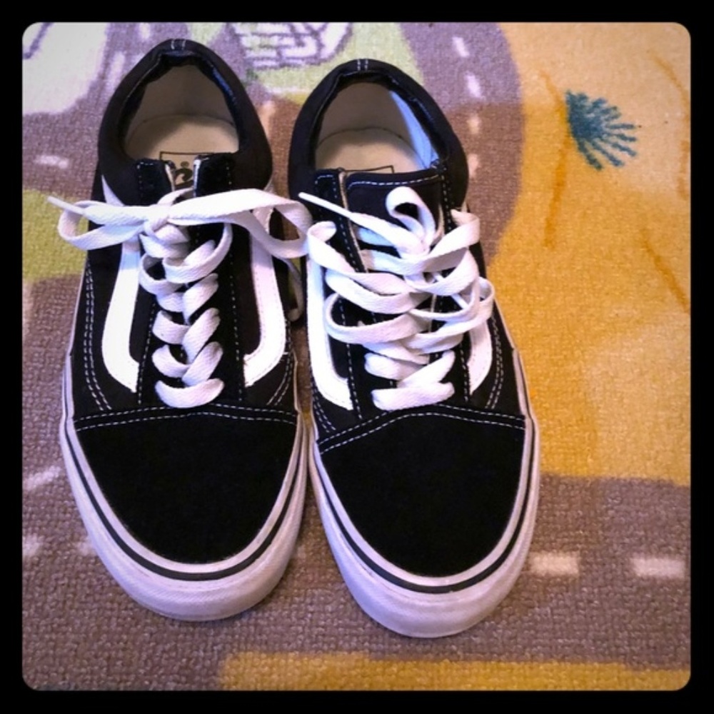 Vans Old Skool Low Tops in Black